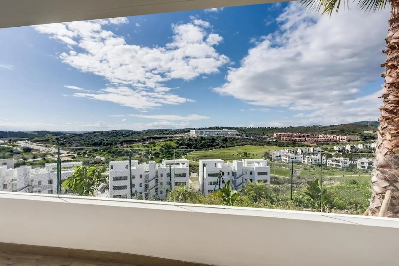 דירה אסטפונה One80 Suites Luxe Strand En Golf Banen Dichtbij ספרד