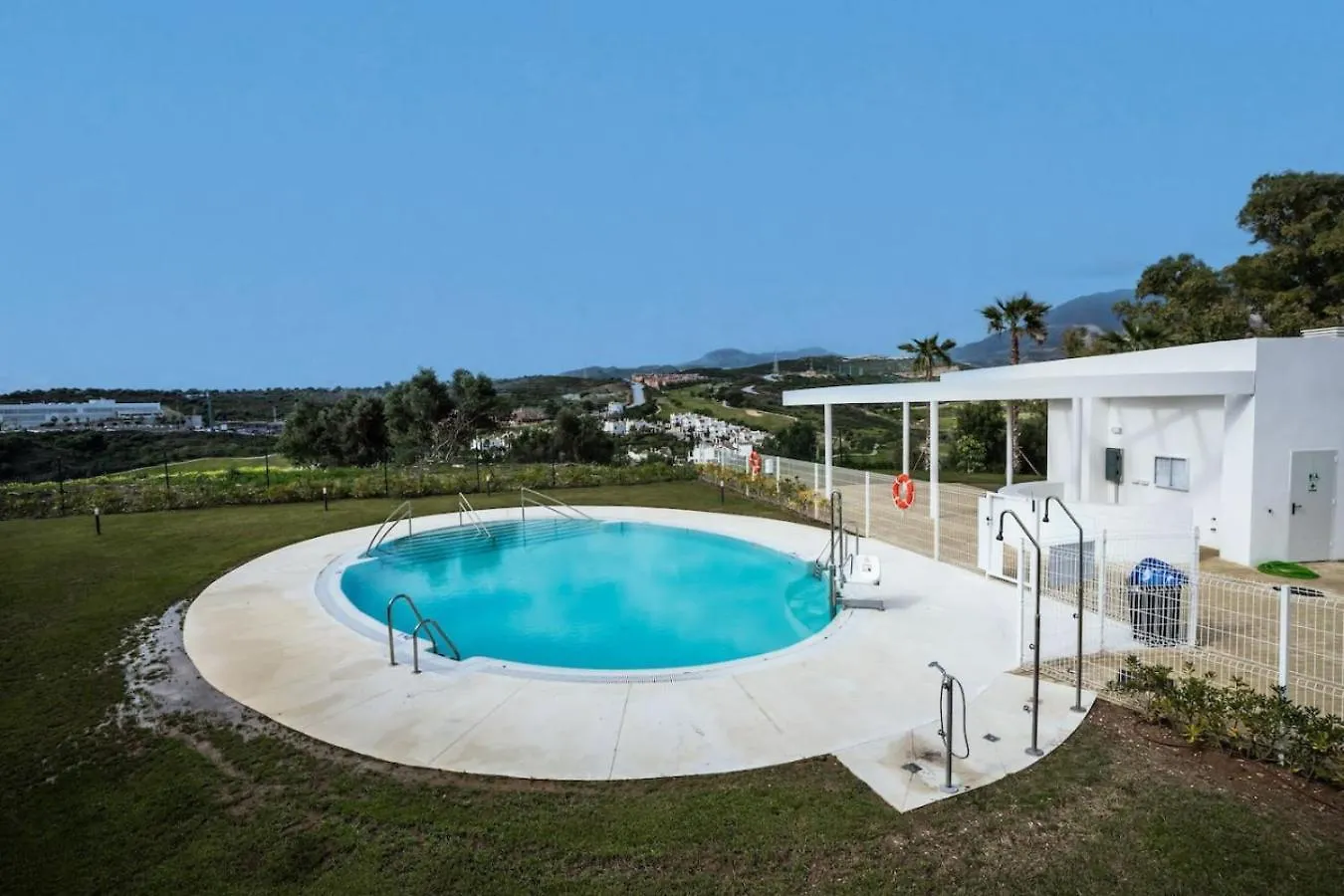 אסטפונה One80 Suites Luxe Strand En Golf Banen Dichtbij 0*,